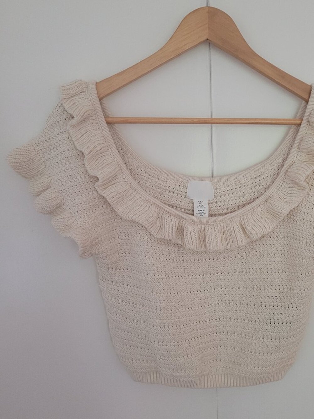 H&M beige knit cropped off-the-shoulder top